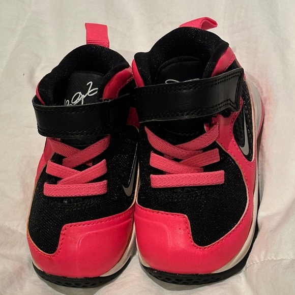 Nike LeBron 9 Laser Pink Sneakers - Picture 7 of 13